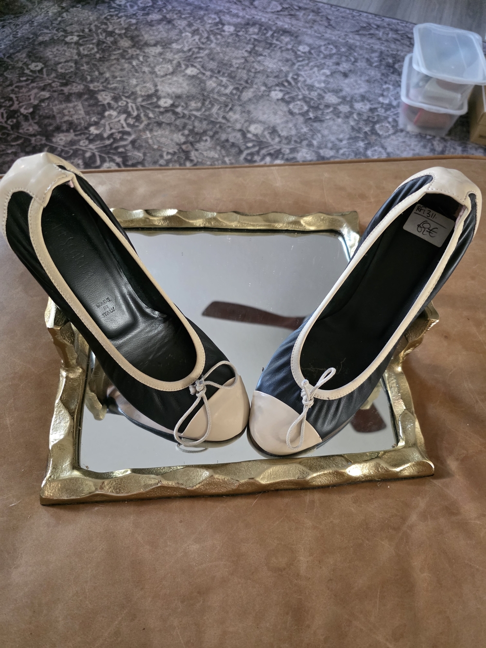 Vero Cuoio Black and Cream Two-Tone Ballet Flats